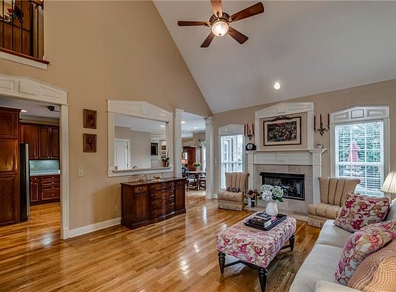 2nd image of 2025 Prestwick Dr