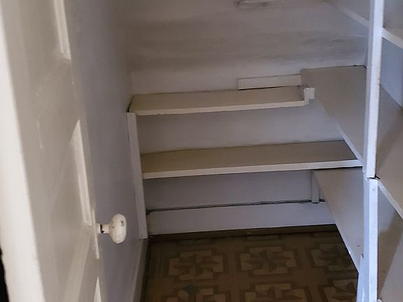 5th image of 235 E Pearl St
