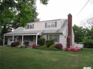1682 Beech St, Wantagh, NY 11793
