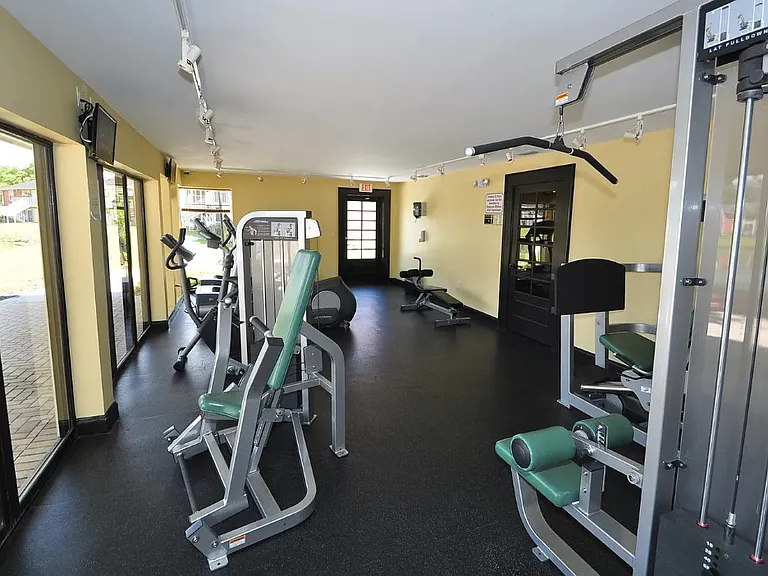 314 Lake Parsons Grn #201 — Photo 4