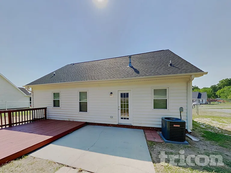 809 Valley Creek Dr — Photo 16