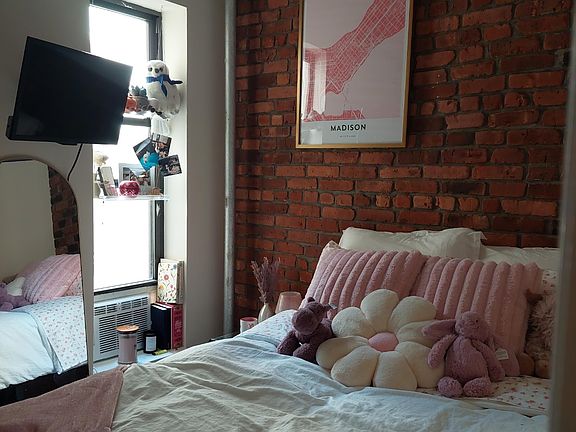 5th image of 210 E 95th St APT 3B