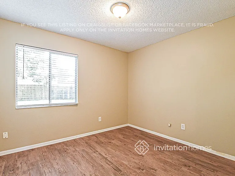 1567 Naples Cir — Photo 13