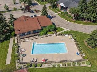 30050 Wildbrook Dr APT 203, Southfield, MI 48034