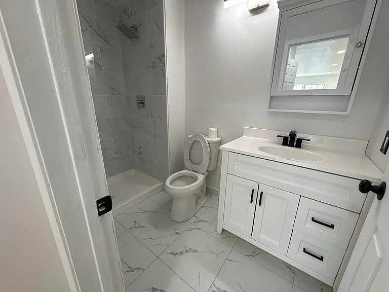 72304 Delaire Landing Rd #304 — Photo 30