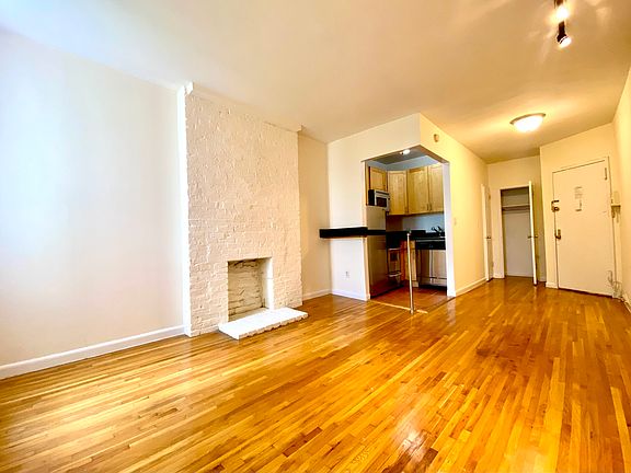 4th image of 409 E 78th St APT 3c