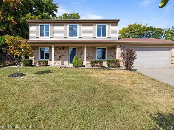 88 Foxboro Dr, Rochester Hills, MI 48309