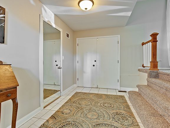 4th image of 915 Fairlawn Ave