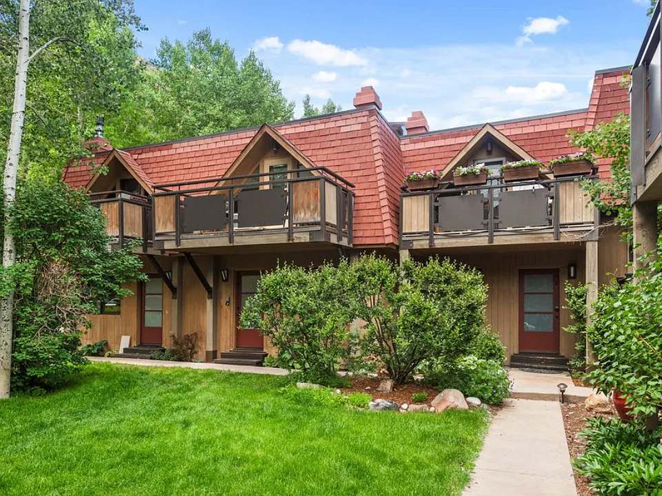 108 W Hyman Ave #2