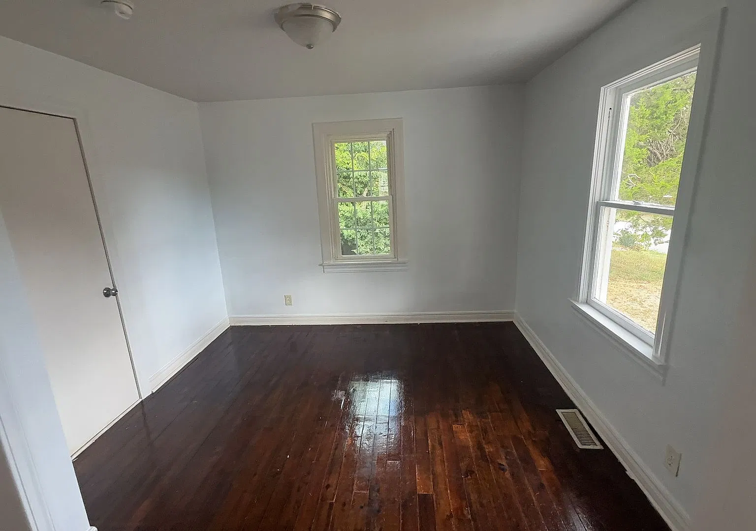 2 Bedroom, 1 Bath Home with Detached 1 Car Garage — Photo 4