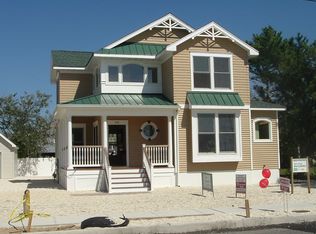207 W 7th St, Ship Bottom, NJ 08008