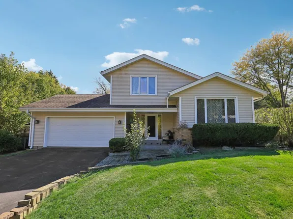 S29W29897 South Bethesda CIRCLE, Waukesha, WI 53188