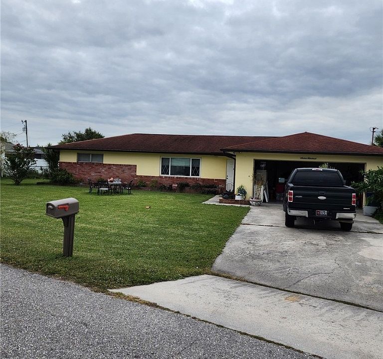 1st image of 700 Willow Dr