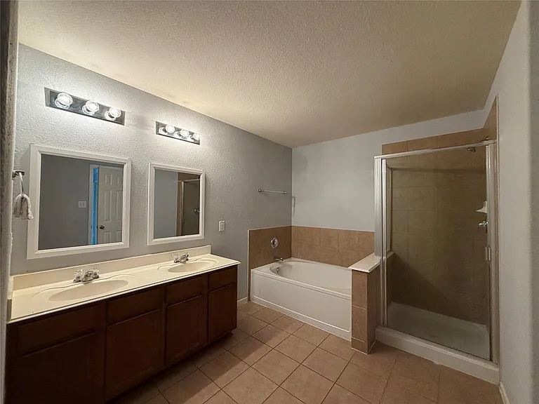 8023 Clover Leaf Dr — Photo 20