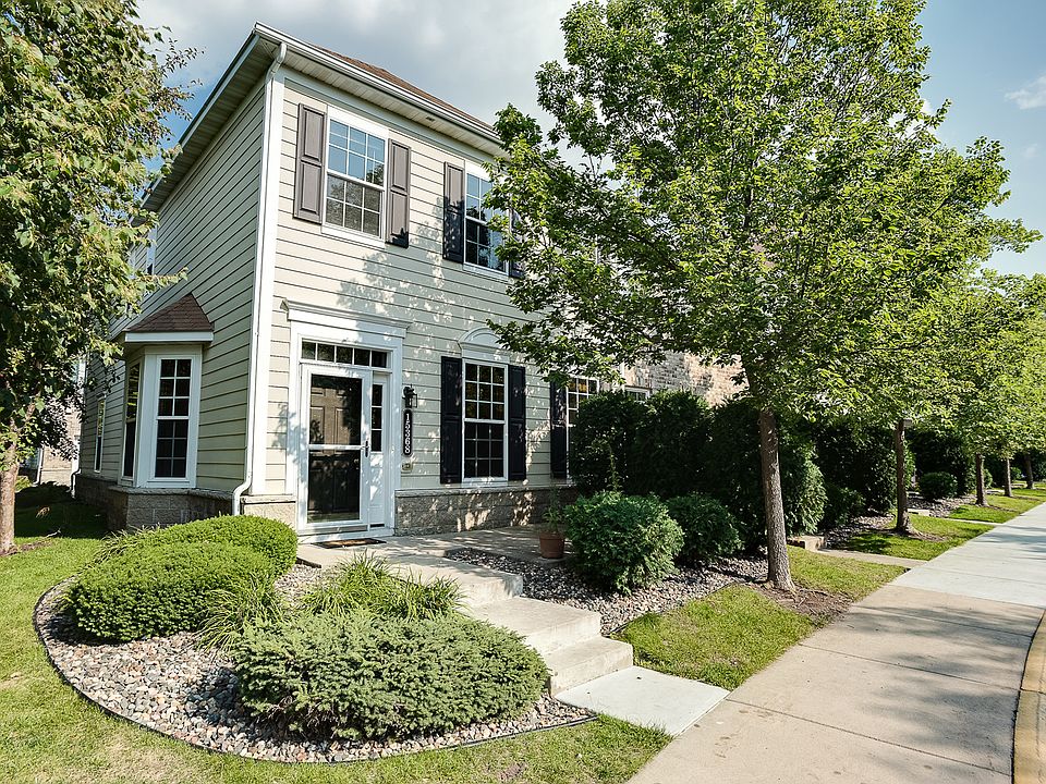 Gorgeous curb appeal