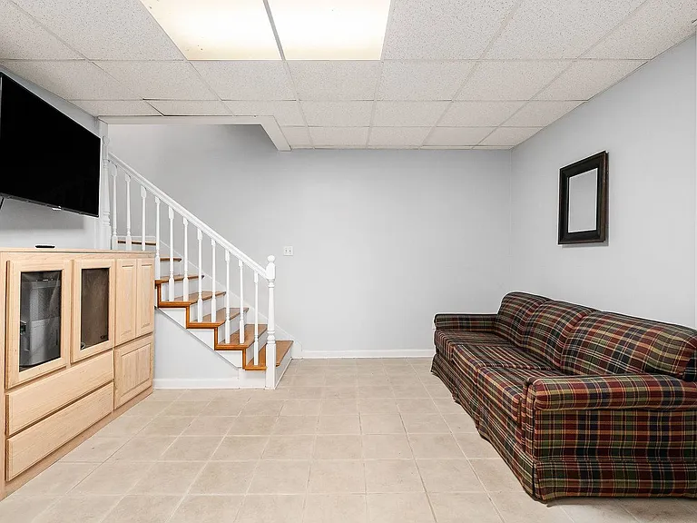 1038 Lakeside Dr — Photo 23