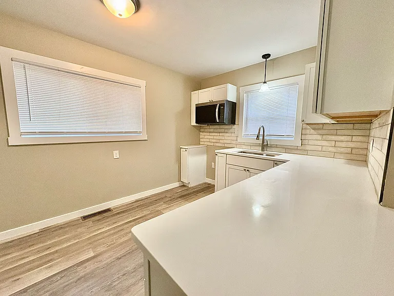 812 Jackson St — Photo 4