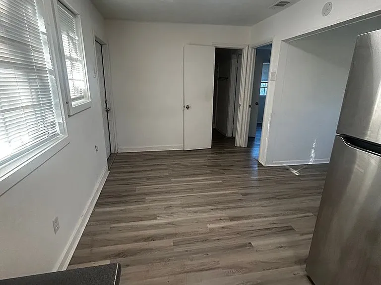 330 Meadowbrook Ln — Photo 5