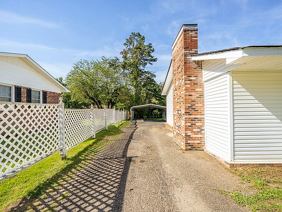 3rd image of 260 Barker Dr