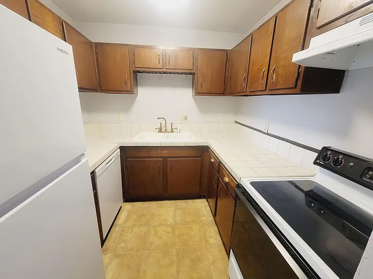 2325 W Pensacola St #213 — Photo 9