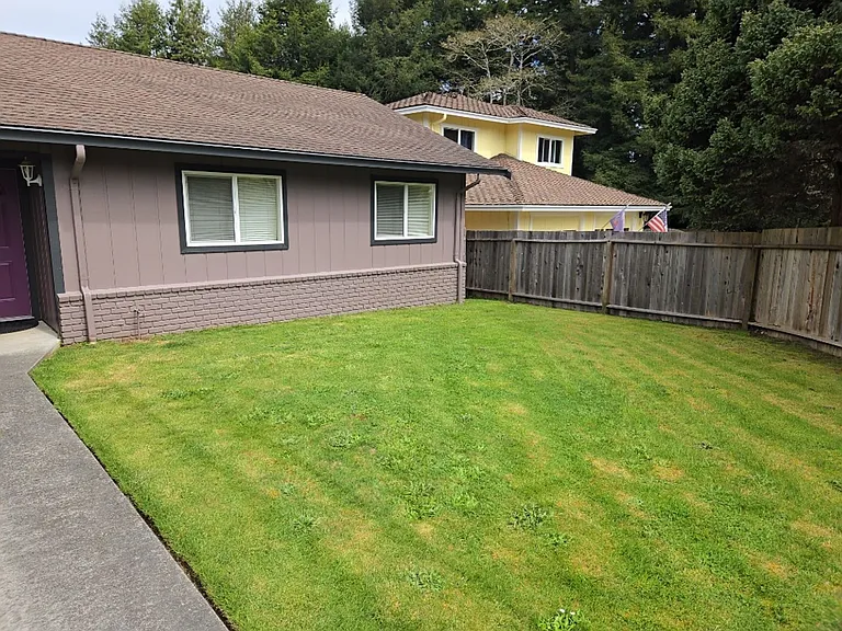 2149 Woodcrest Ct — Photo 3