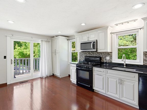 5th image of 506 Cardinal Ln Unit 506