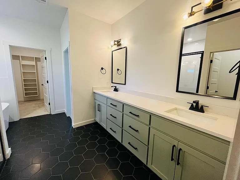 4108 N Indiana Ave — Photo 20