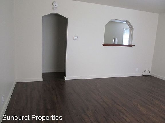 3rd image of 905 Hillcrest Ave