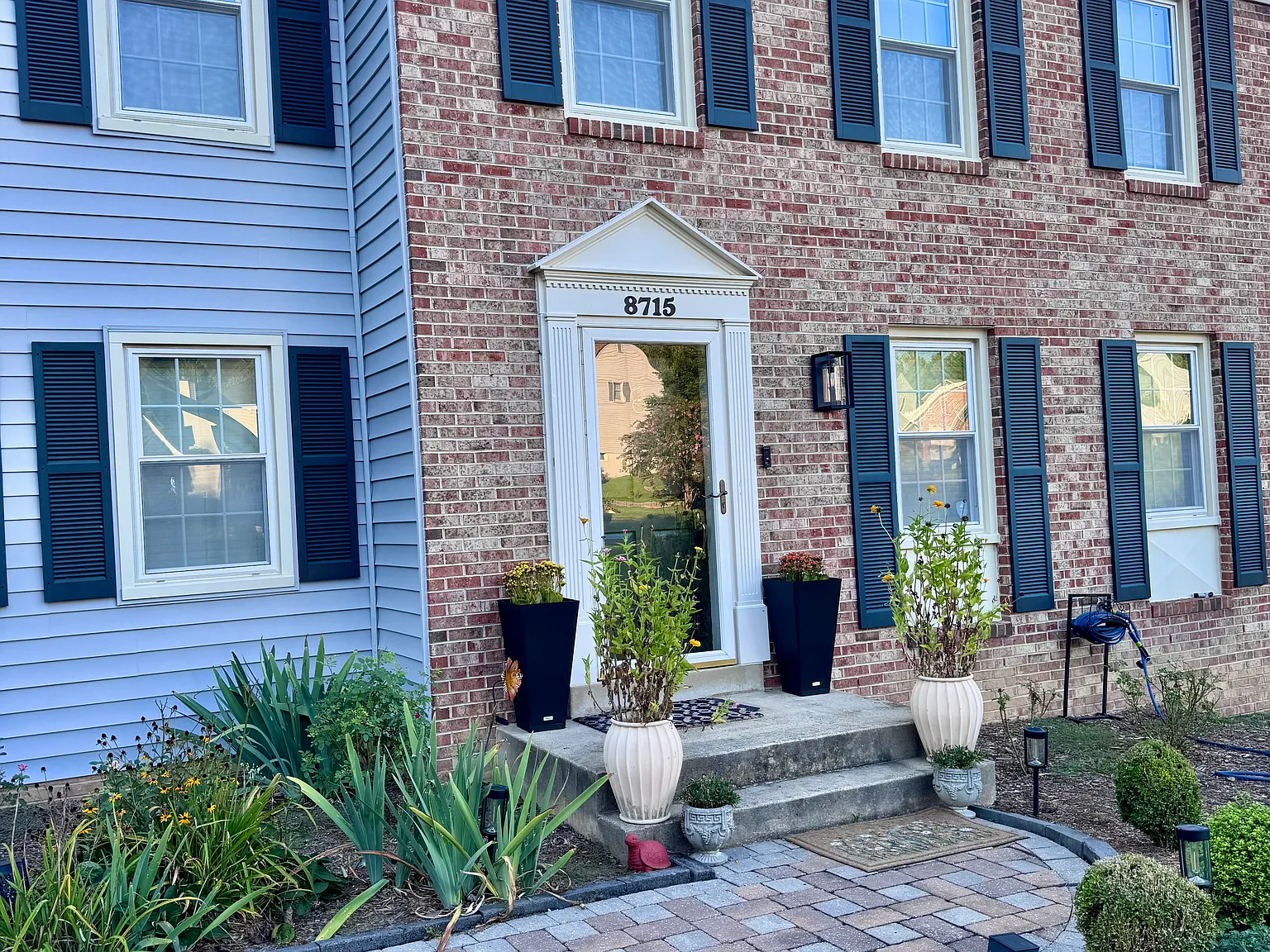 5 bed, 3.5 bath, 3690 sqft, $5,000 — Photo 2