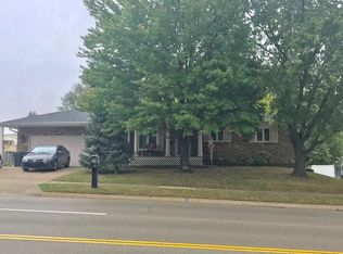 214 N Parkway Dr, Pekin, IL 61554