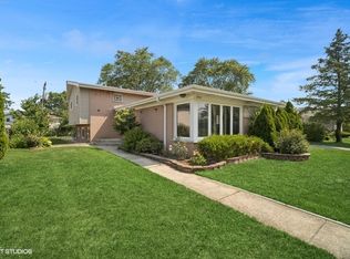 7618 Beckwith Rd, Morton Grove, IL 60053