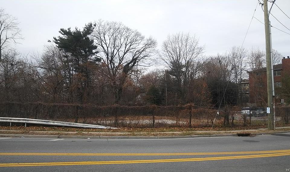 1st image of 32 Byron Pl