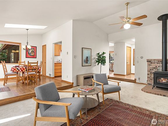 5th image of 2404 Rosecrans Street