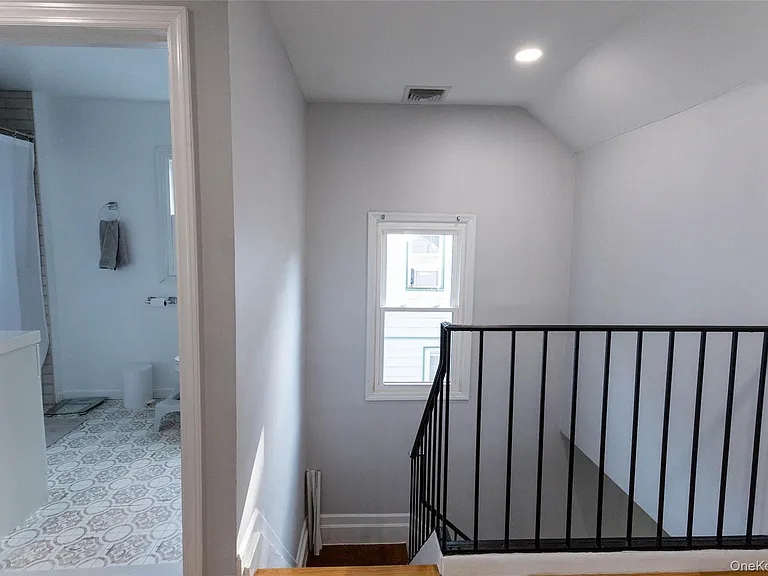55 Henry St — Photo 9