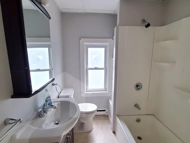 146 Highland Ave #4 — Photo 2