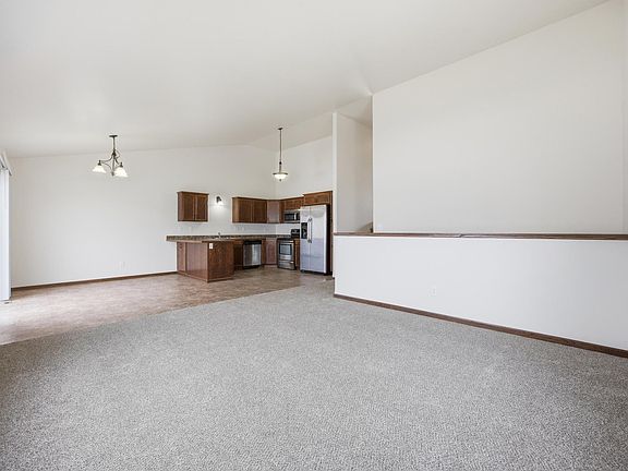 5th image of 962 31st Ave W