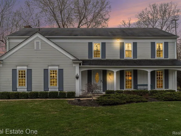 5367 Langlewood Dr, West Bloomfield, MI 48322