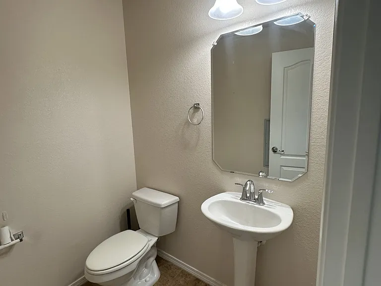 10809 Fort Point Ln NE — Photo 6
