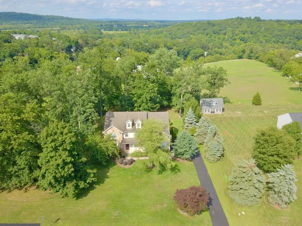 1 Eagle View Ln, Schwenksville, PA 19473