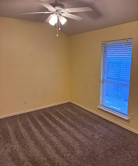 1300 Rosewood Ln — Photo 15