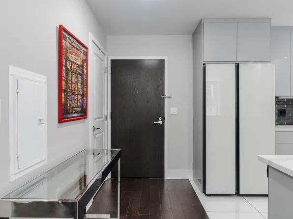 1100 Maxwell Lane image 2 of 31