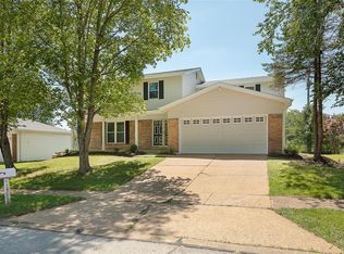 622 Showplace Ct, Ballwin, MO 63021