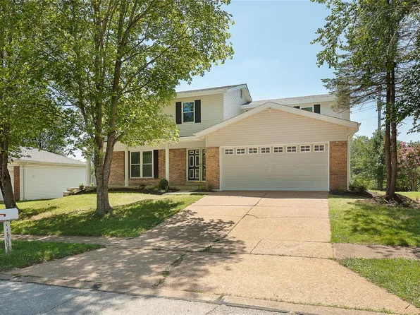 622 Showplace Ct, Ballwin, MO 63021