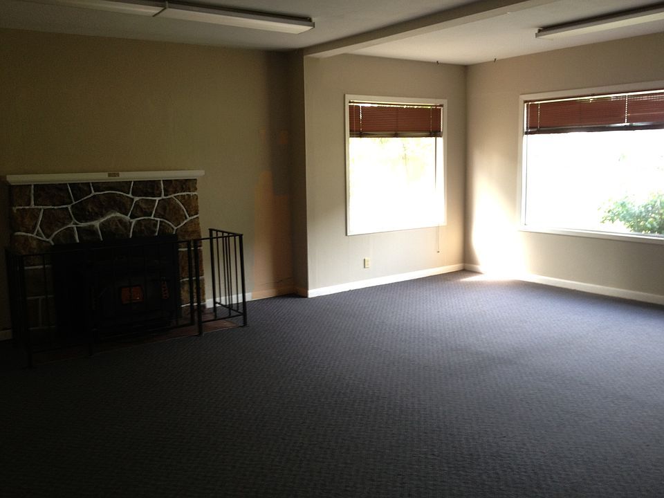 2nd image of 3221 W 10th St