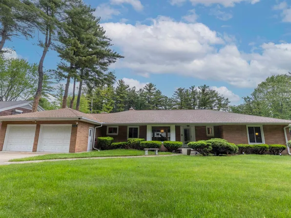 4680 Pinehaven Dr, Saginaw, MI 48638