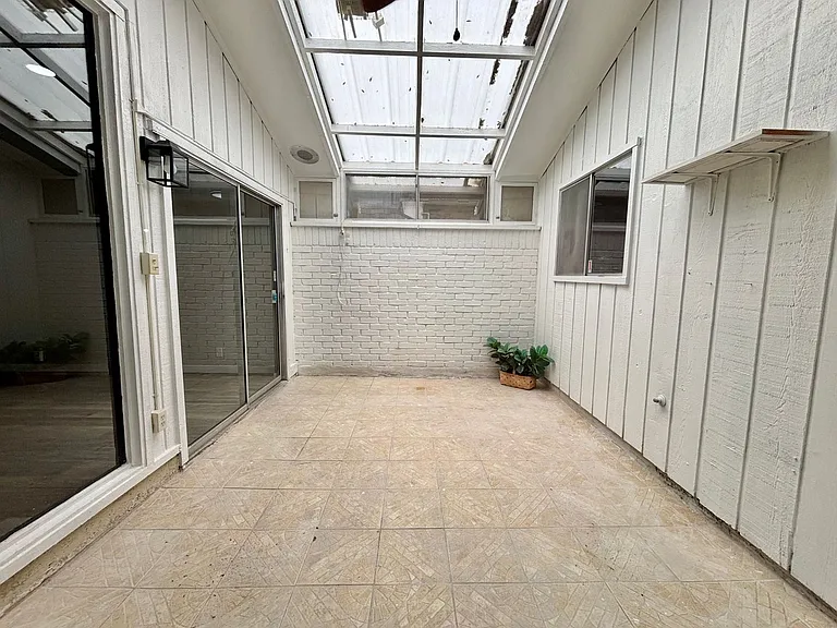 5202 Metcalf — Photo 28