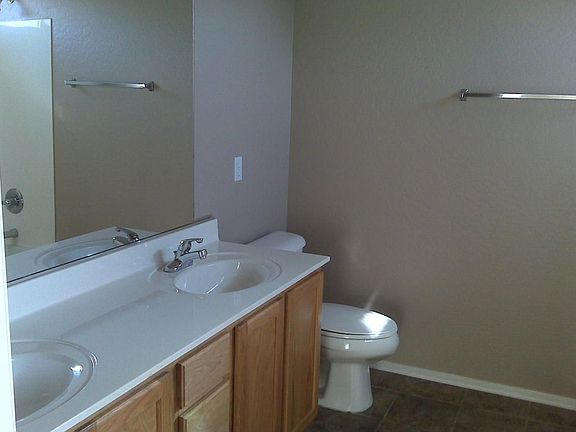 5th image of 1267 E Christopher St