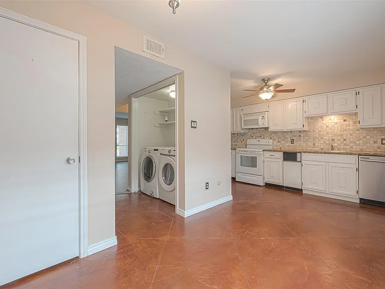 10217 Longmont Dr — Photo 12