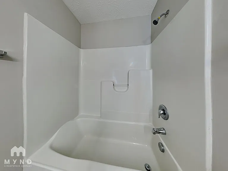 2352 Rosewood Dr — Photo 10