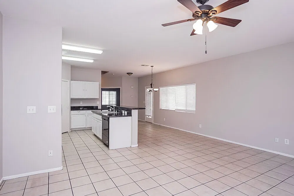 3 bed, 2.5 bath, 1752 sqft, $2,250 — Photo 3
